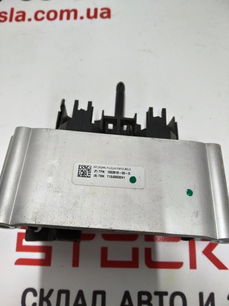 19 ASY,SIGNAL PLUG,LV RAPID MATE,MDLS Tesla model S, model S REST 1003915-10-F